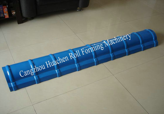 5.5kW主モーターとPLC制御を備えた、0.3～0.6mm厚板用のカスタマイズされた自動棟キャップ成形機