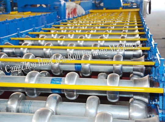 機械専門家 18 の場所を形作る鋼鉄屋根によって艶をかけられるタイル ロール