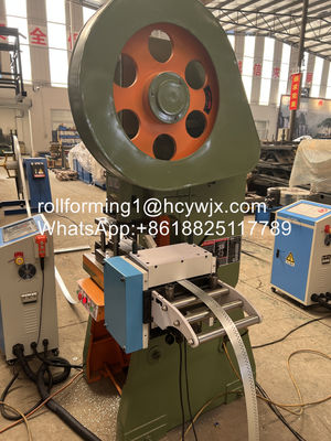 機械を形作るカスタマイズされたプロフィールのGIの乾式壁システム ロール