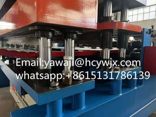 メタル屋根ロール形成機械 速度生産 15m/min 70mm シャフト直径